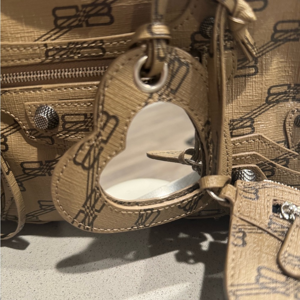 Balenciaga
Neo Cagole XS Monogram Shoulder Bag - Picture 3 of 8